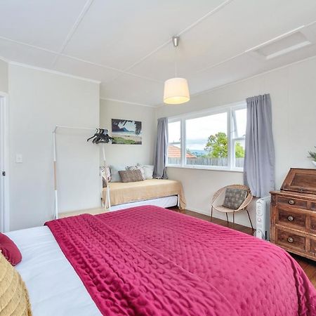 Sunny & Cozy Home Near Western Springs オークランド エクステリア 写真