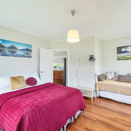 Sunny & Cozy Home Near Western Springs オークランド エクステリア 写真
