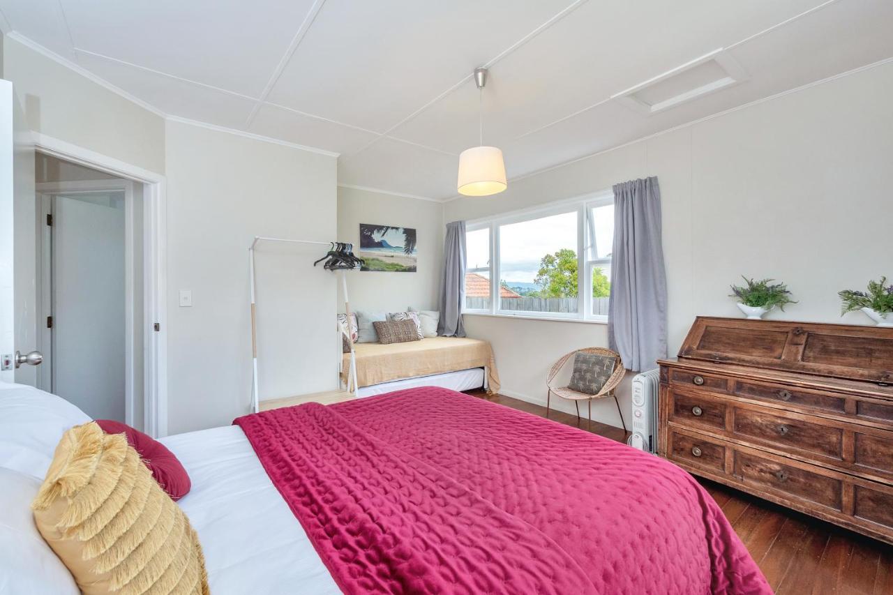 Sunny & Cozy Home Near Western Springs オークランド エクステリア 写真