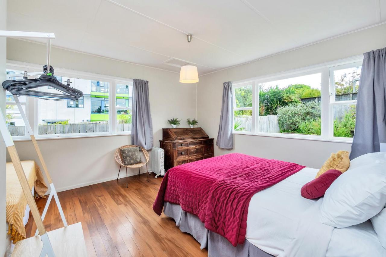 Sunny & Cozy Home Near Western Springs オークランド エクステリア 写真