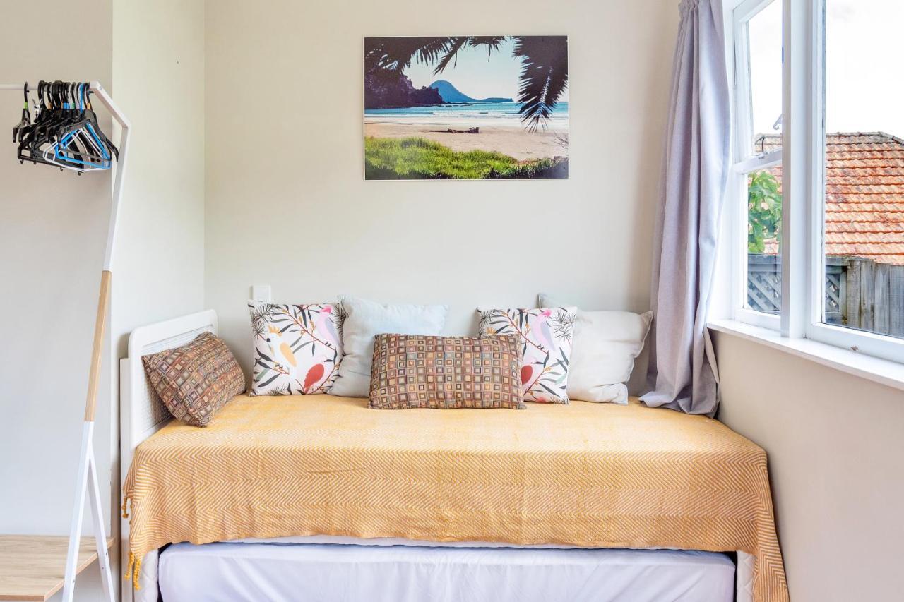 Sunny & Cozy Home Near Western Springs オークランド エクステリア 写真
