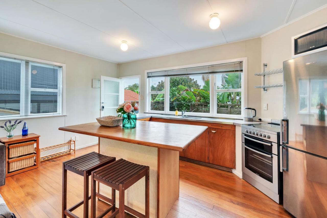 Sunny & Cozy Home Near Western Springs オークランド エクステリア 写真