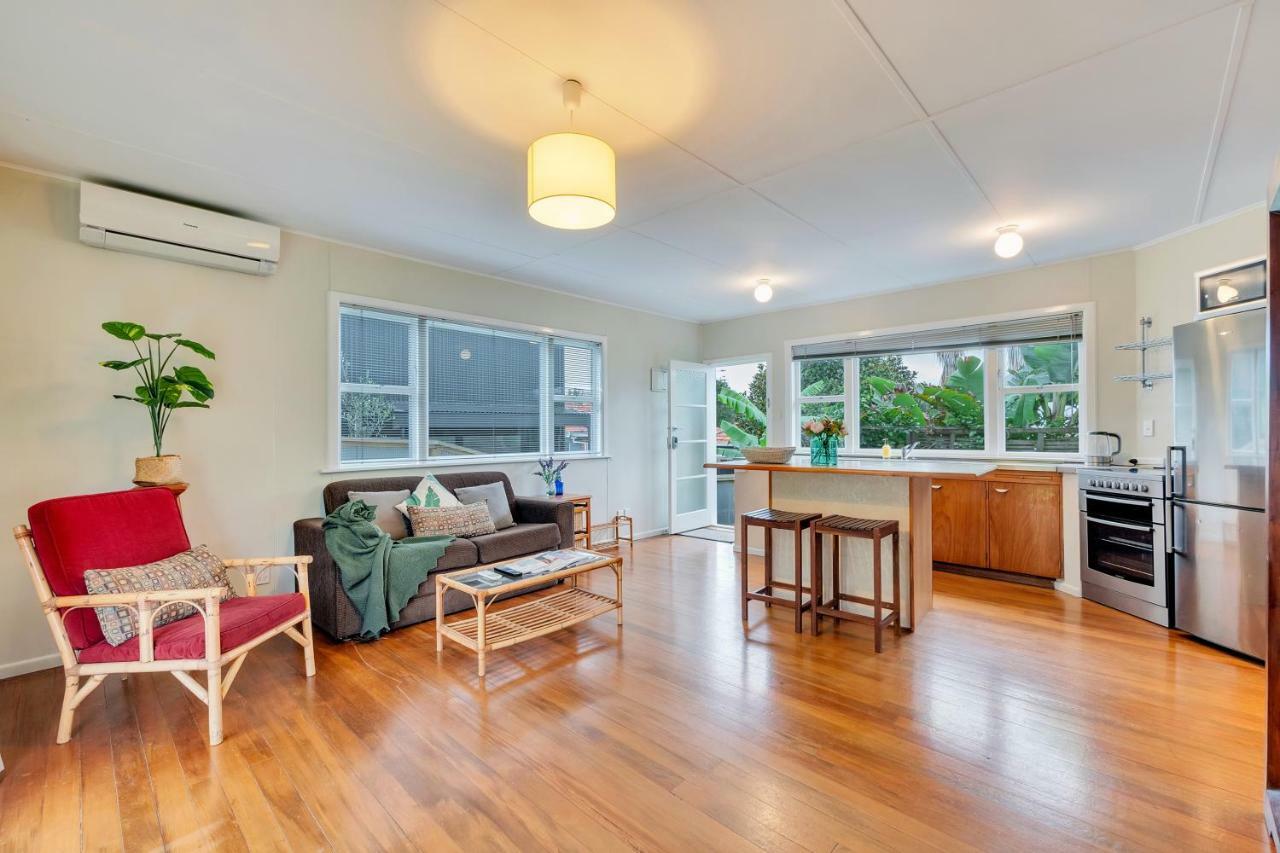 Sunny & Cozy Home Near Western Springs オークランド エクステリア 写真