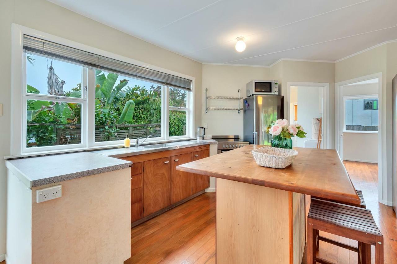 Sunny & Cozy Home Near Western Springs オークランド エクステリア 写真